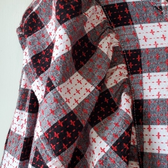 BUFFALO CHECK RUFFLE TOP SIZE PLUS 2X BLACK WHITE RED LONG SLEEVE COTTON - Picture 3 of 10